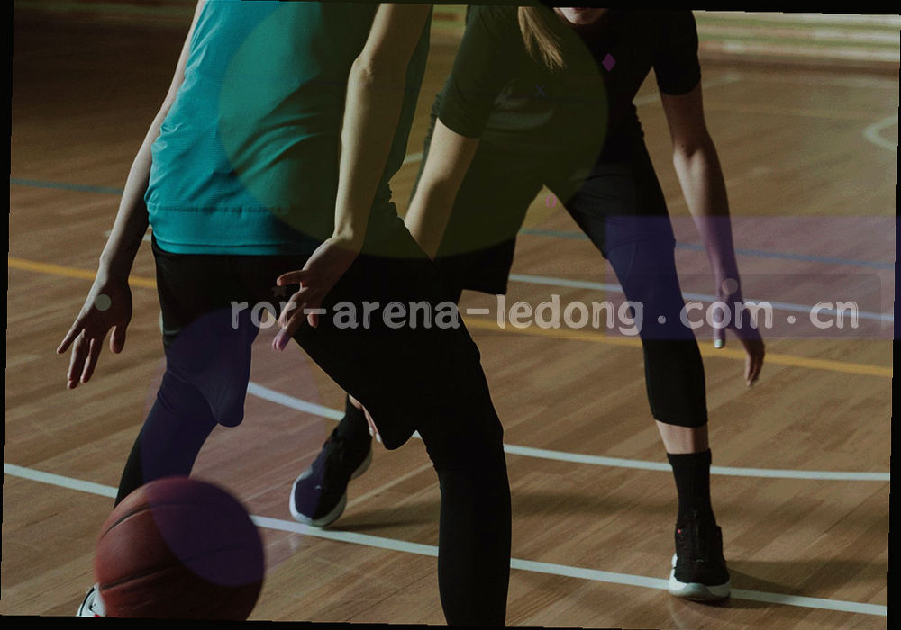 计时元素与出场时间数据表抽象组合的冷色调画面